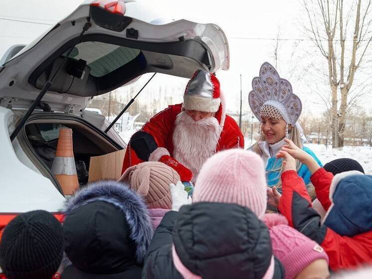 В Назарово на дежурство заступили полицейский Дед Мороз и Снегурочка