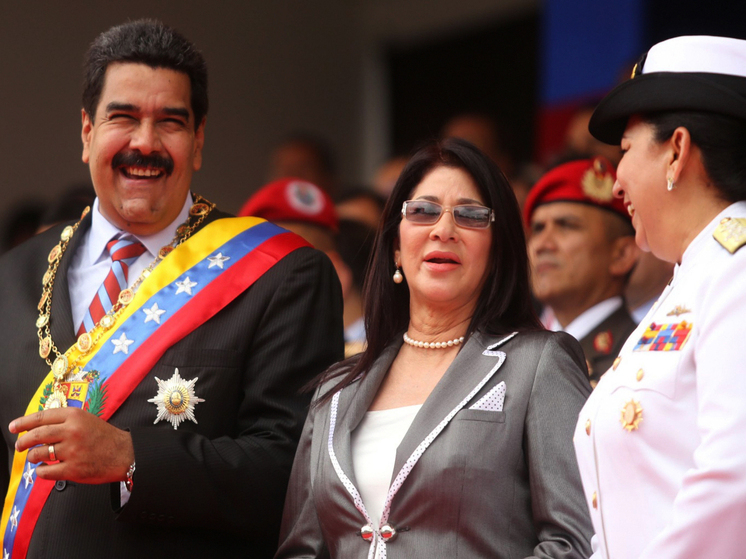 Лукашенко: жене Мадуро предлагали остаться в Венесуэле, но она отказалась