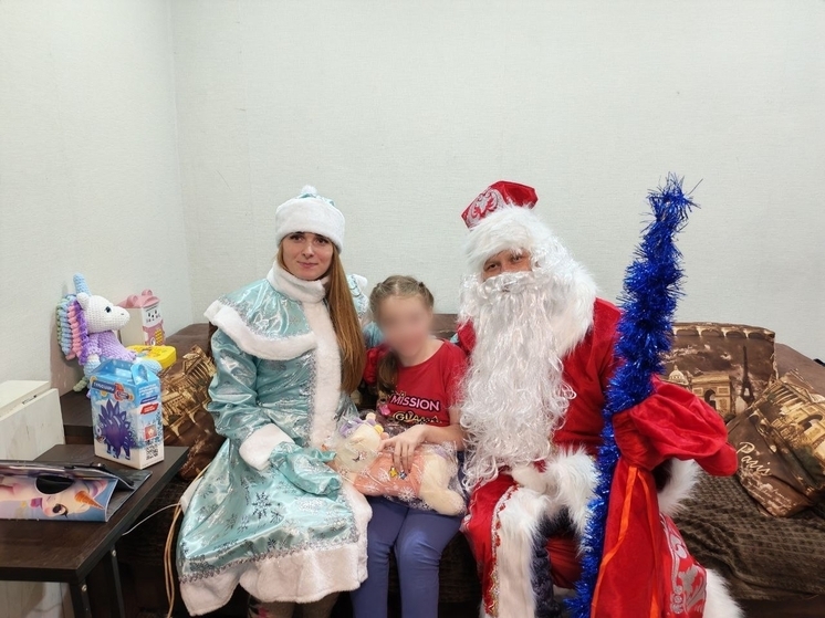 Псковские росгвардейцы поздравили юных псковичей с праздником