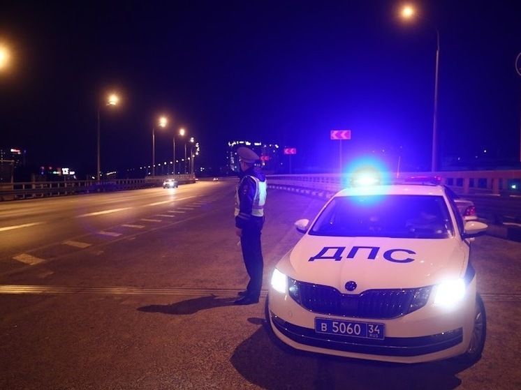 В Волгоградской области вечером 8 января в тройном ДТП погибли 7 человек