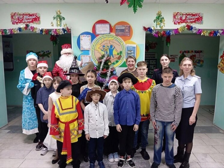 Стражи порядка поздравили детей в Асиновском районе