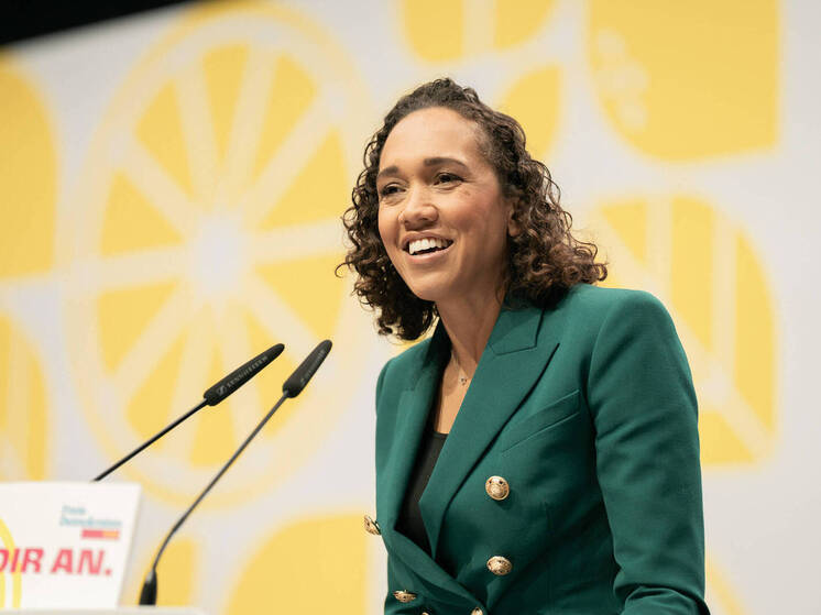 Генсек партии СвДП в Германии заявила, что острижётся налысо, если проиграет выборы в ландтаг