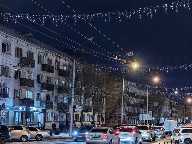 Жителям Хакасии рассказали, почему опасно перевозить ребенка в санках через дорогу