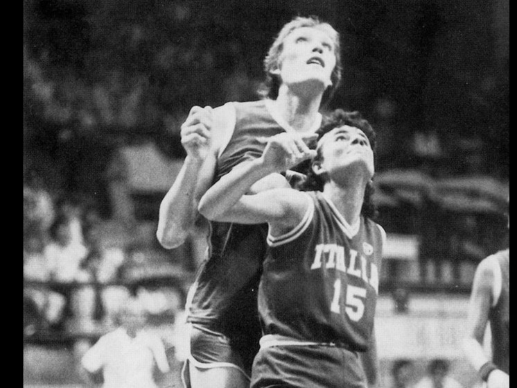 Двукратная победительница Олимпийских игр в составе сборной СССР по баскетболу Ульяна Семенова скончалась на 73-м году жизни, об этом сообщила пресс-служба Латвийской ассоциации баскетбола