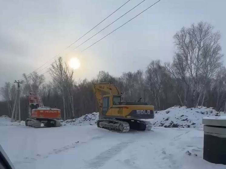 В Благовещенске устраняют прорыв водопровода на Игнатьевском шоссе