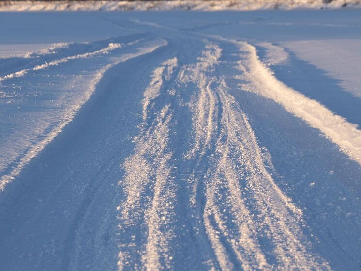 Оленеводы на снегоходе застряли в Ямальском районе