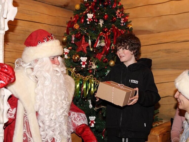 Резиденция Деда Мороза в Красноярске продлевает работу