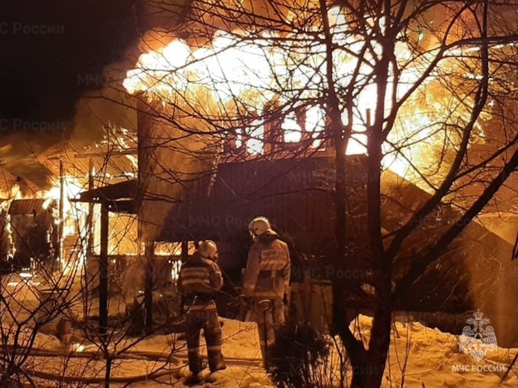 Под Сысертью спасатели потушили крупный пожар