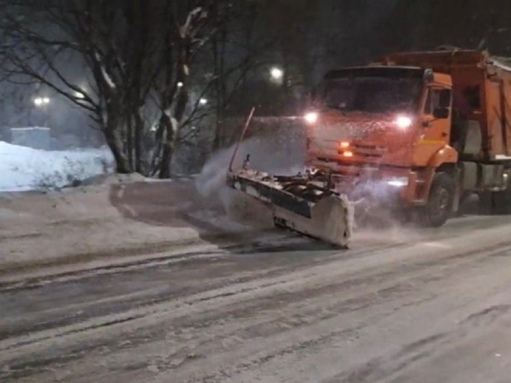 Более 50 единиц снегоуборочной техники работает на улицах Петрозаводска