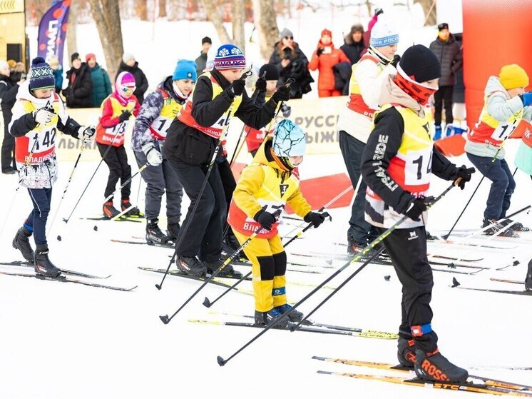  Более 500 лыжников стартовали в «Рождественских гонках» на Русском острове