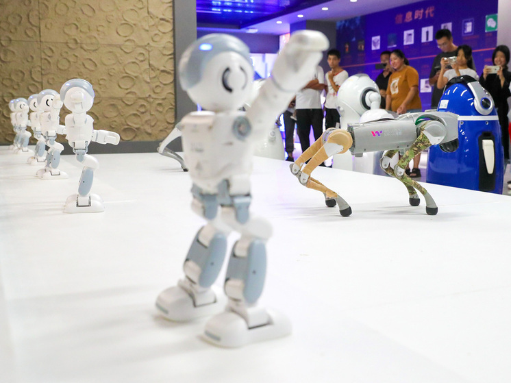 Аналитики прогнозируют рост глобальных расходов на ИИ до $2 триллионов