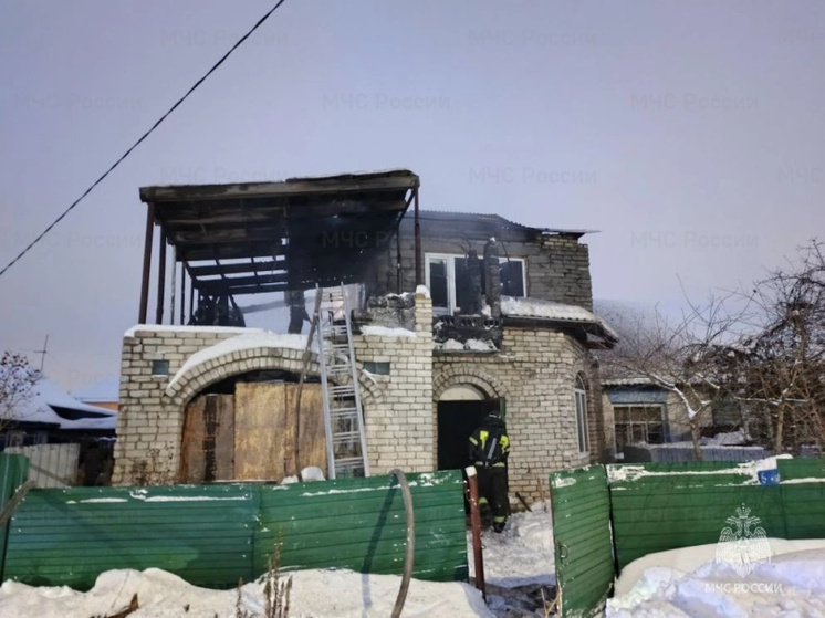 На Стародубской в Брянске спасатели потушили пожар в доме