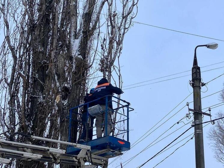 Пензенские бригады поддерживают надёжную работу электросетей в Пологах на Запорожье