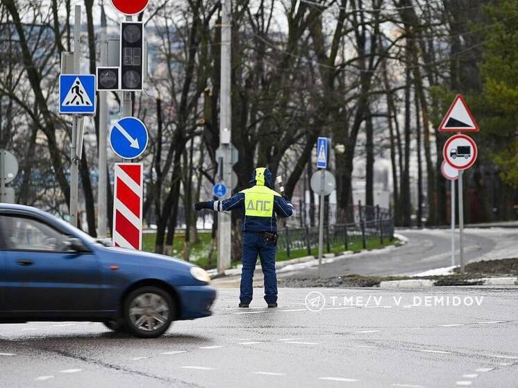 На дорогах Белгорода работают 38 регулировщиков Госавтоинспекции