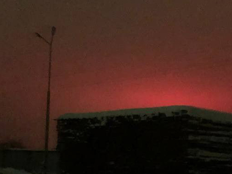 В Сети все больше видео, на котором зафиксирован прилет боевых блоков ракеты «Орешник» по газохранилищу на Западной Украине