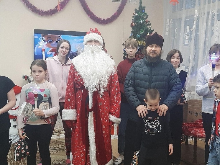 Благочинный Невельского округа поздравил с праздником воспитанников центра реабилитации