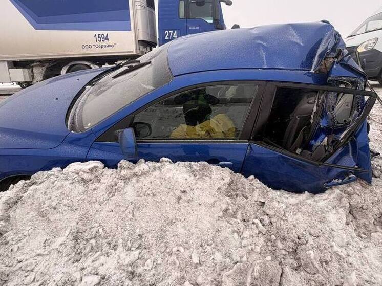 В Рыбинском районе на трассе «Сибирь» в столкновении пострадали двое, включая подростка