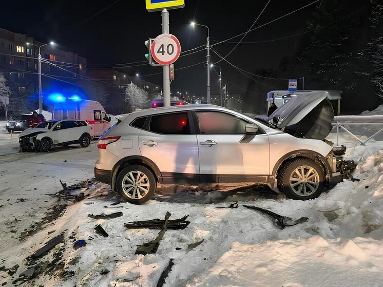 Два человека пострадали в аварии на перекрестке в Апатитах