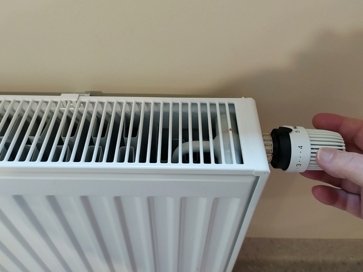 В Киеве коммунальщики сливают воду из батарей из-за отсутствия тепла