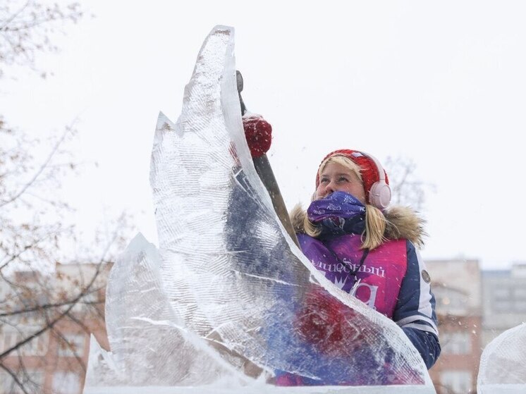Команды фестиваля «Волшебный лёд Сибири» готовят к завершению ледовые скульптуры