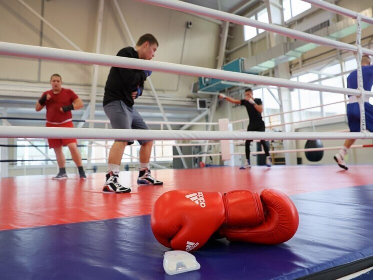 Во время длительных новогодних каникул поддержать форму можно с помощью коротких зарядок, прогулок и активного досуга, не прибегая к изнурительным тренировкам. 