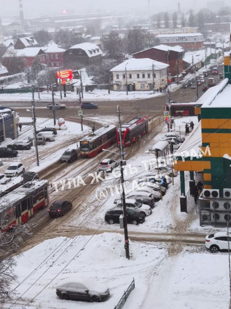 В Туле около «Рио» остановлено движение общественного транспорта