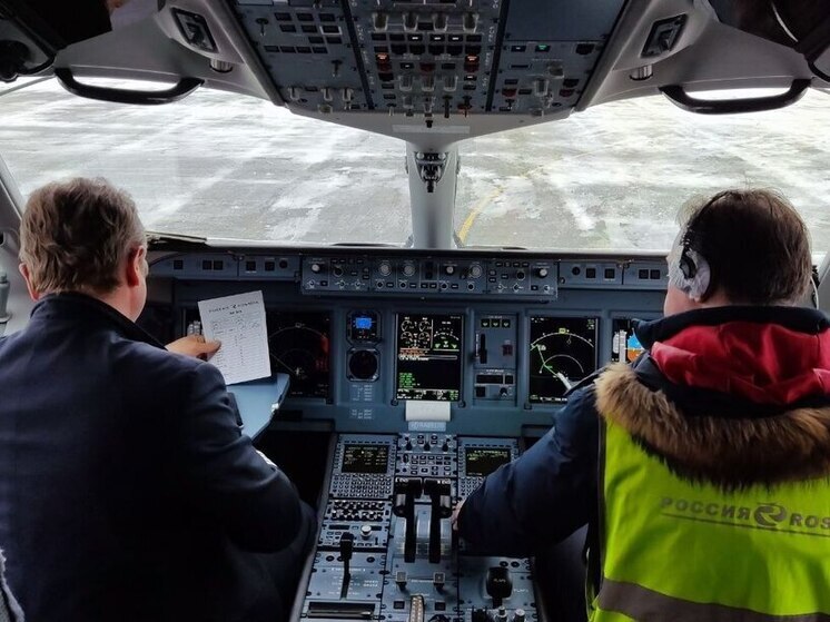 SuperJet от авиакомпании «Россия» Петербург — Архангельск выкатился за ВПП