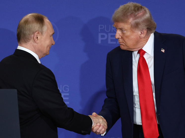 Политолог Михаил Виноградов заявил о сохранении тренда на изоляцию России