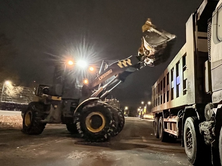 10,5 тысяч кубов снега за сутки: снегоуборочная техника Оренбурга работает в круглосуточном режиме