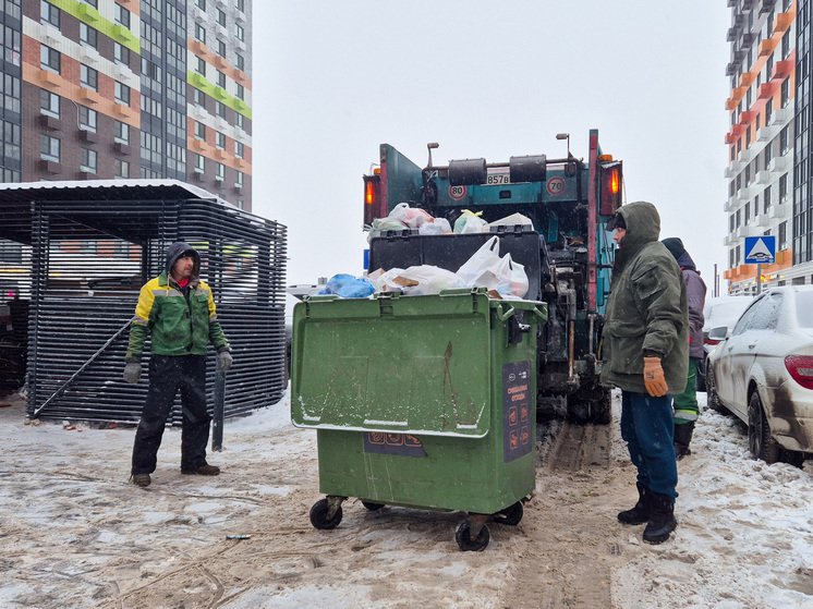 В праздники Москва балансирует на грани мусорного коллапса: спасают аварийщики