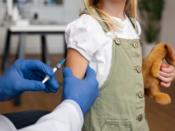 С 2027 года в России введут бесплатную вакцинацию детей от вируса папилломы человека