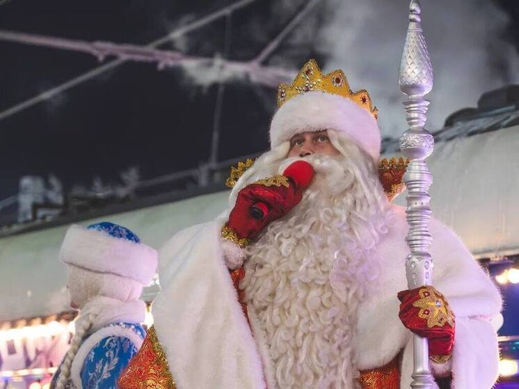 Поезд Деда Мороза сделал праздничную остановку в Мурманске