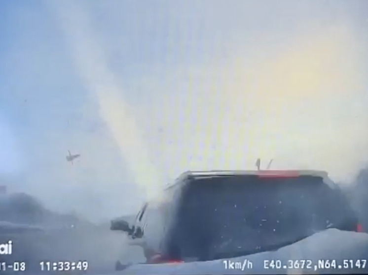 Водитель при обгоне врезался в припаркованную машину под Северодвинском