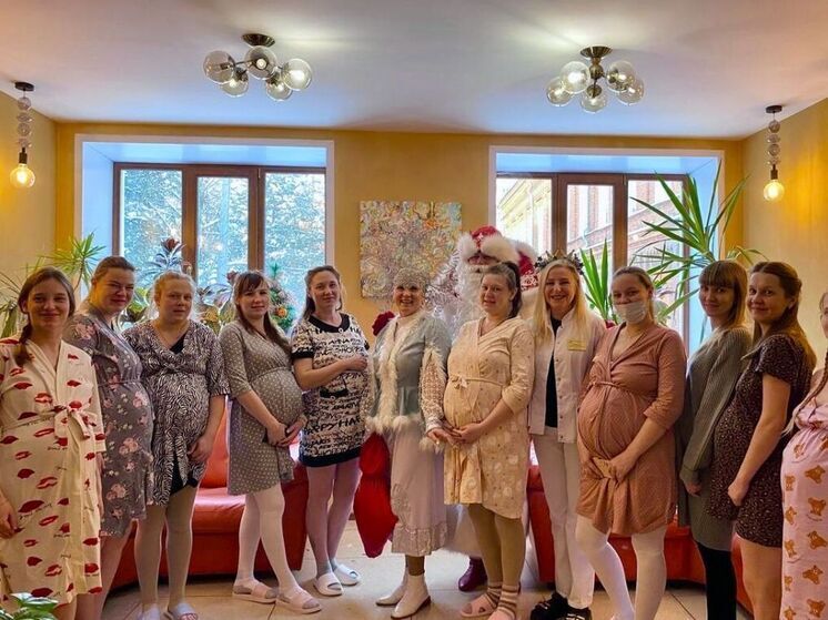 В родильном доме города Костромы поздравили молодых мам