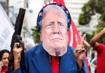 В минувшем 2025 году мировые финансовые рынки стали свидетелями масштабной перестройки, центральным событием которой стало историческое ослабление доллара США. Американская валюта, десятилетия считавшаяся оплотом стабильности в периоды турбулентности, утратила статус надежного убежища для инвесторов.