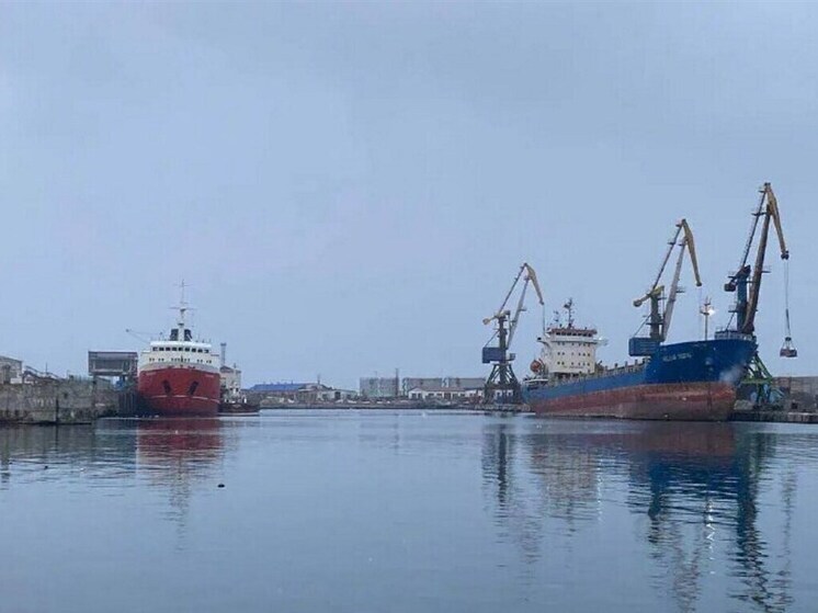 Паромную переправу между Сахалином и материком закроют из-за циклона