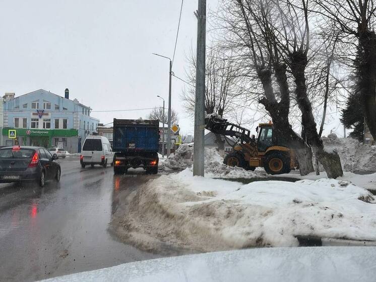 В Лебедянском районе на очистку дорог вывели около 50 единиц спецтехники