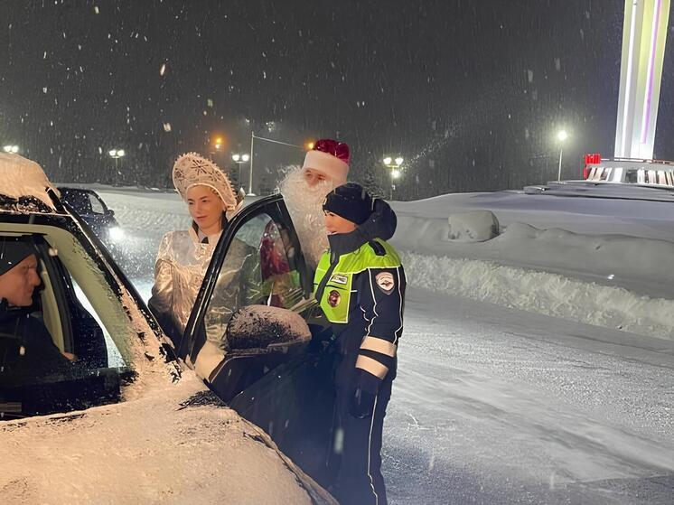В Полярных Зорях прошла акция «Полицейский Дед Мороз»