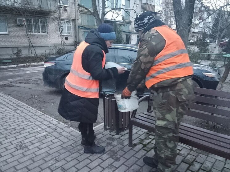 В Геническе в праздники коммунальные службы не прекратили свою работу