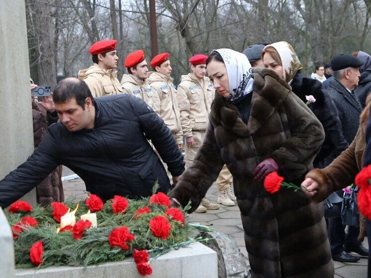 В Кизляре прошел траурный митинг в 30-ю годовщину нападения террористов на город