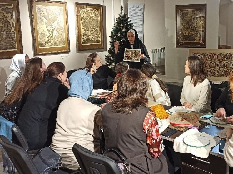 В Махачкале прошел мастер-класс по уникальной кайтагской вышивке