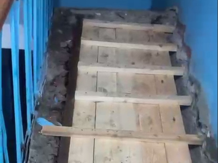 В Кизляре обрушился лестничный марш в многоквартирном доме