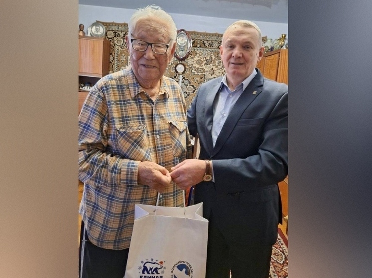 С Новым годом, ветеран! В Якутии поздравили участника Великой Отечественной войны Кирилла Павлова