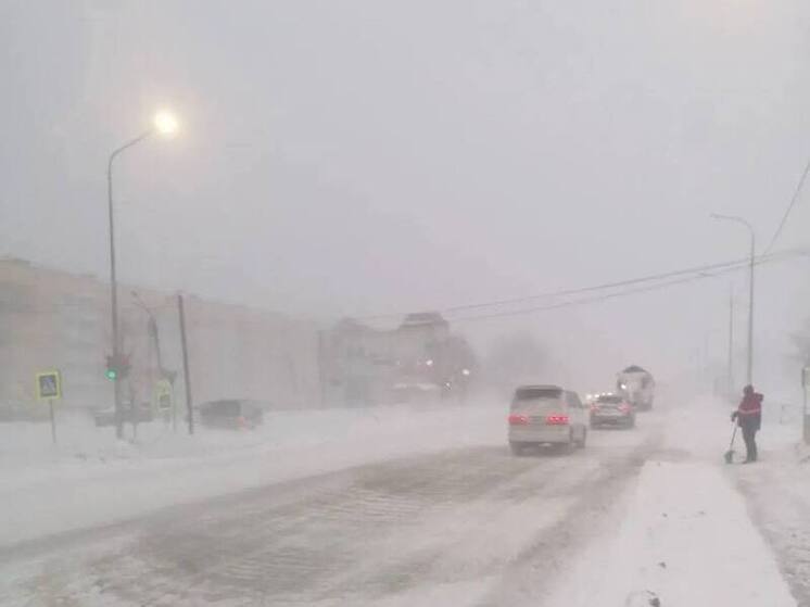 Из-за штормового предупреждения на Сахалине отменили 15 междугородних автобусов