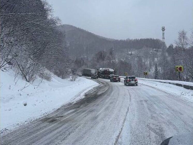 Пробки в 30 км образовались на Култукском тракте 9 января