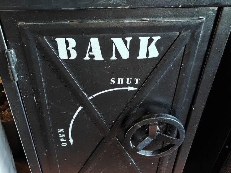 Неизвестный вынес более 1 млн рублей из офиса на Сызранской улице в Петербурге