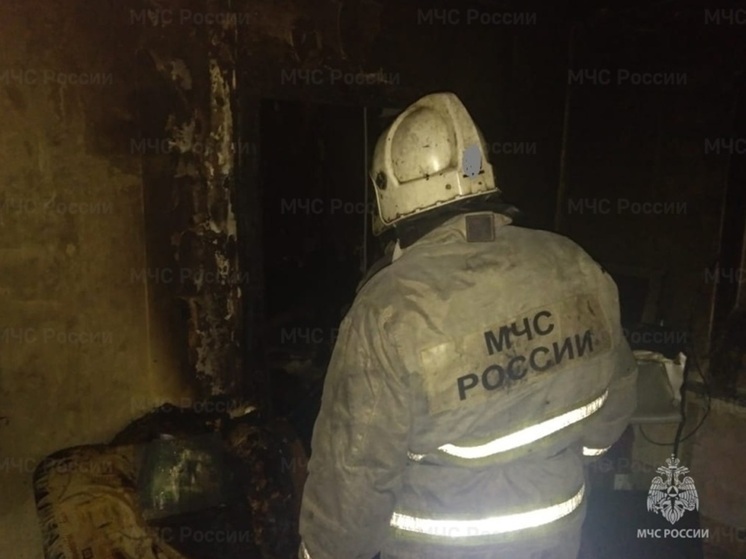 Один человек стал жертвой пожара в свердловской двухэтажке