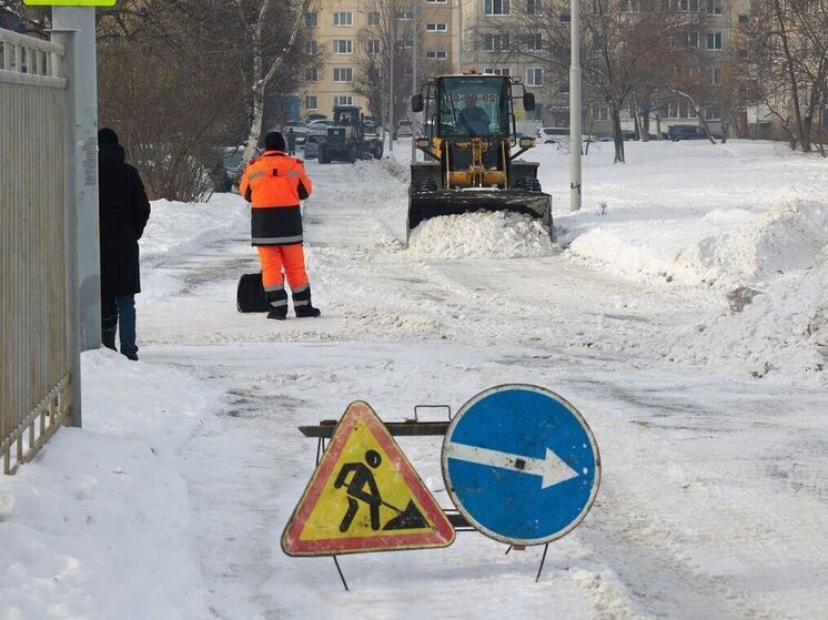 Мэр Надсадин проверил готовность школ и уборку дворов Южно-Сахалинска