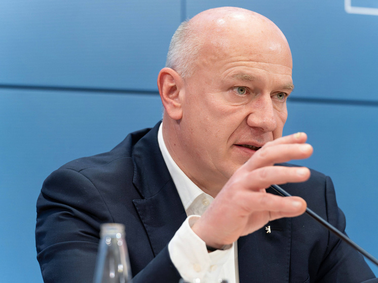 Бургомистр Берлина играл в теннис во время блэкаута и врал общественности