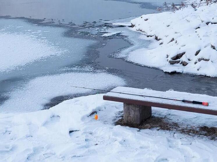 МЧС напоминает томичам о правилах безопасности на зимней рыбалке